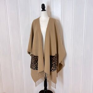 NWOT ELIE TAHARI tan wool poncho with real kangaroo fur pockets